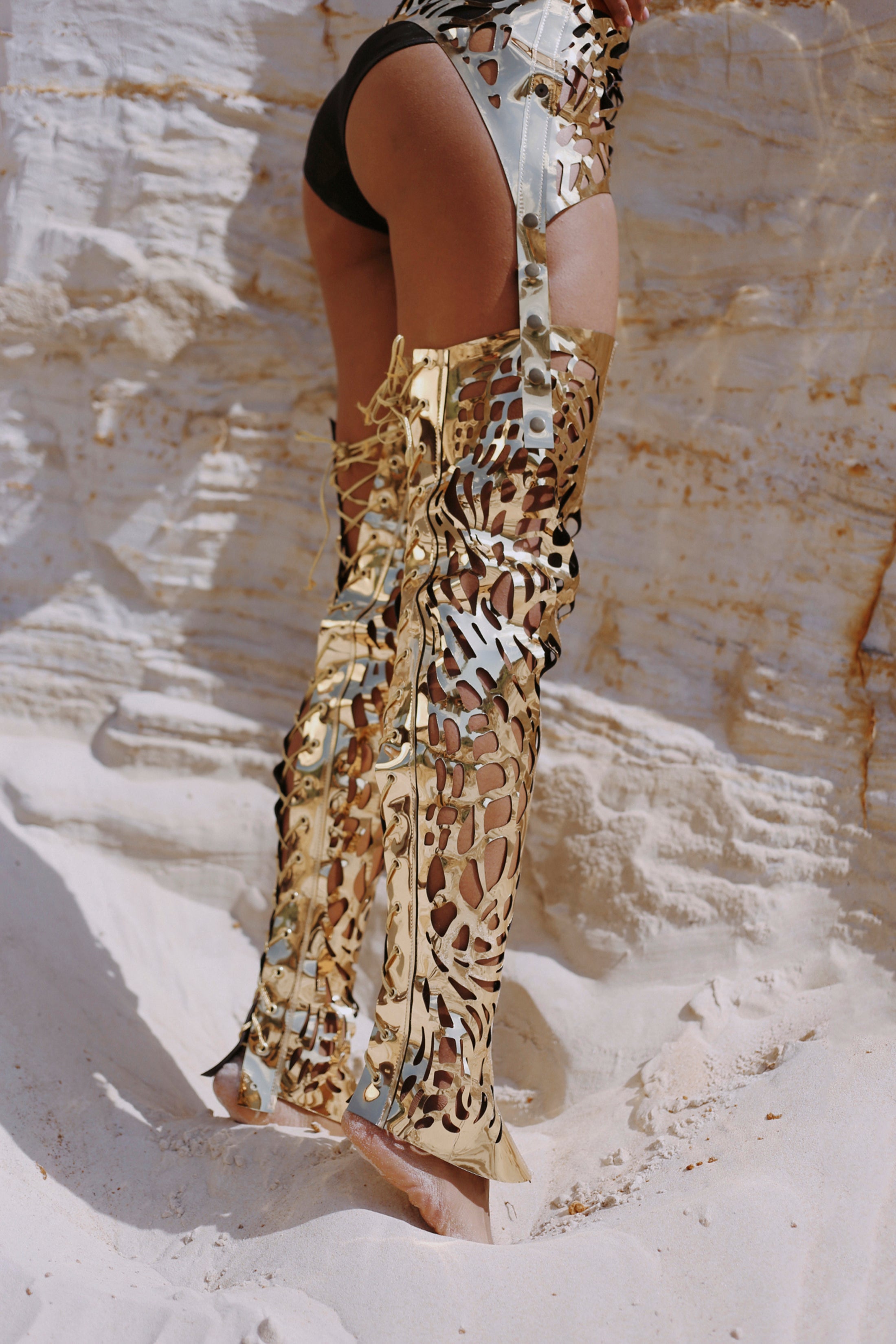 Set / over-the-knee boots, belt, bra / GOLD