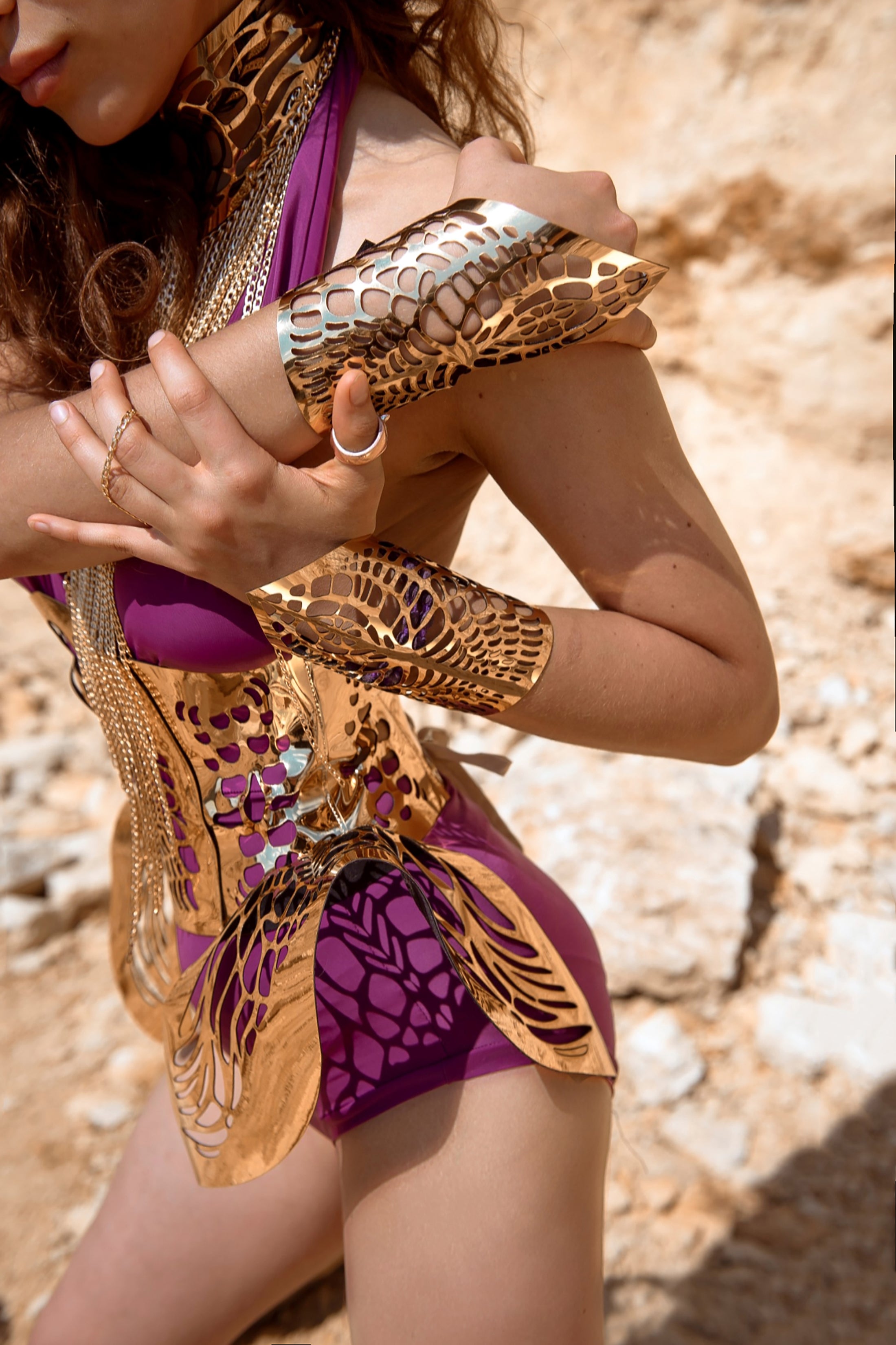 Carved bracelets made of mirror leather / GOLD